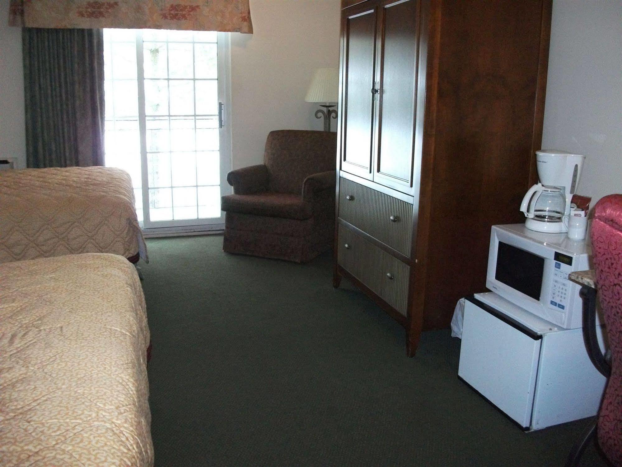 Travelodge By Wyndham Wasaga Beach Exterior foto